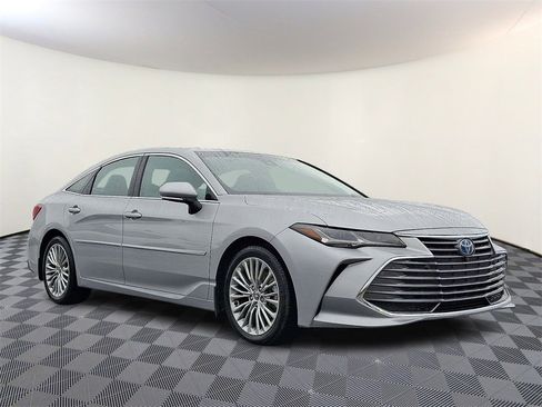 Used 2022 Toyota Avalon Limited image 1