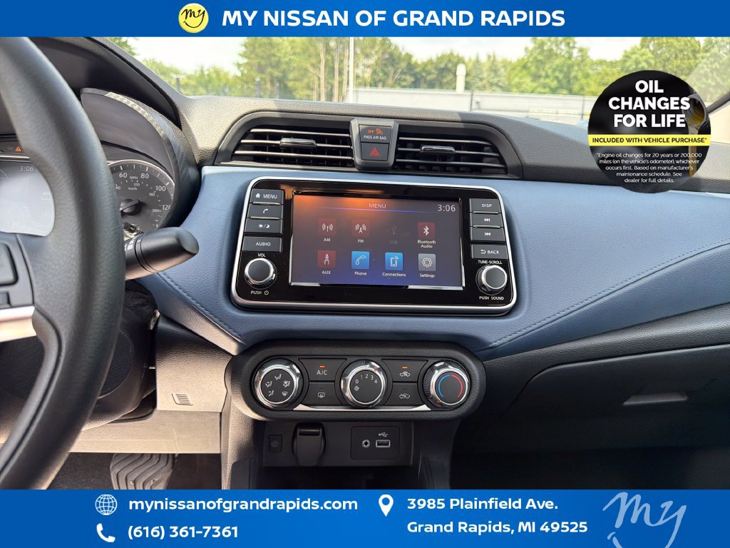 Used 2025 Nissan Versa SV w/ Trunk Package FWD image 22