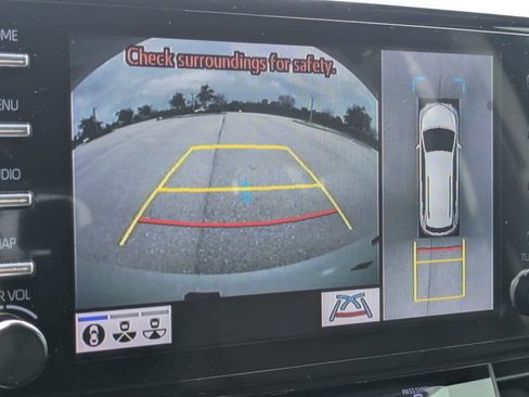 Used 2024 Toyota Sienna Platinum FWD image 27