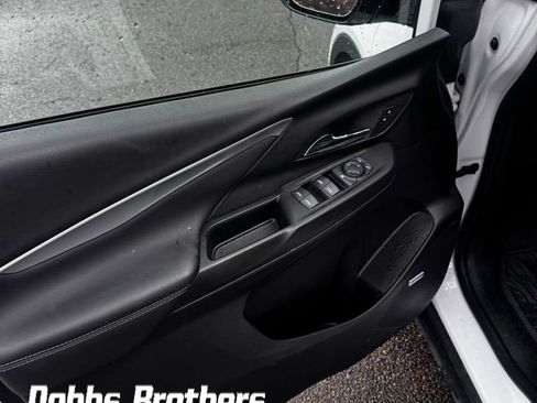 Used 2023 Chevrolet Bolt LT w/ Infotainment Package FWD image 7