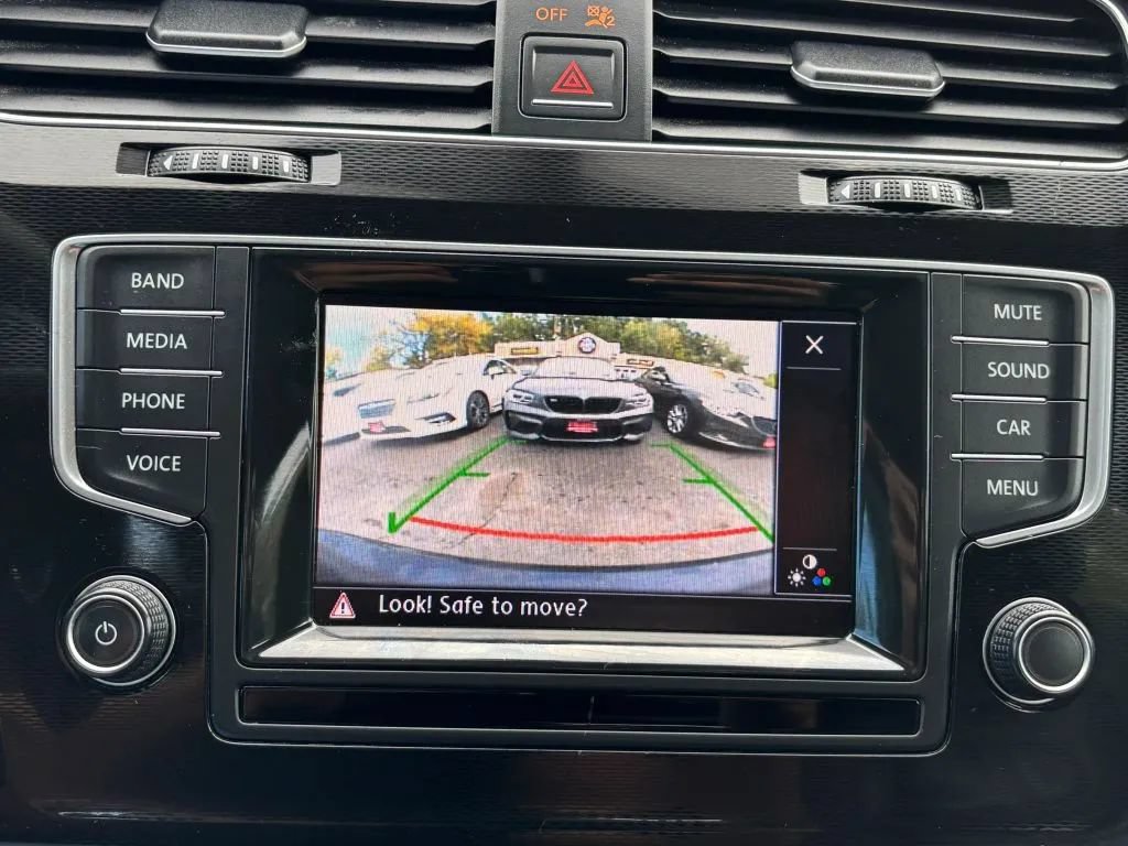 Used 2015 Volkswagen GTI SE w/ Lighting Package (SEL) FWD image 22