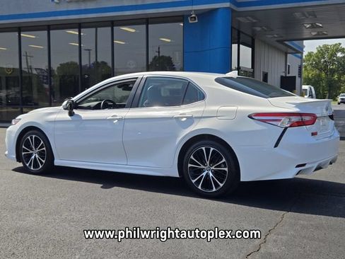 Used 2020 Toyota Camry SE FWD image 5