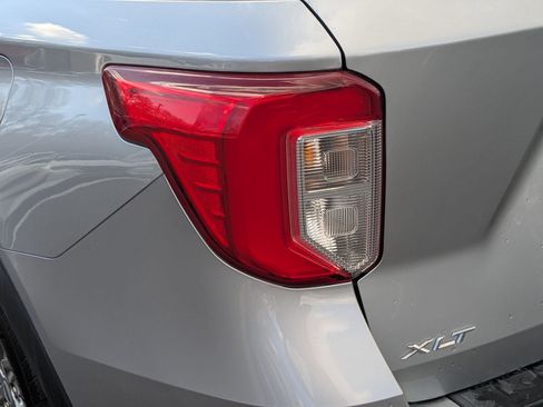 Used 2022 Ford Explorer XLT w/ Equipment Group 202A image 13