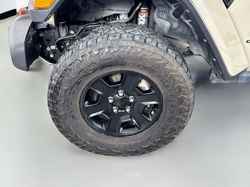Used 2022 Jeep Gladiator Mojave w/ Cold Weather Group image 33