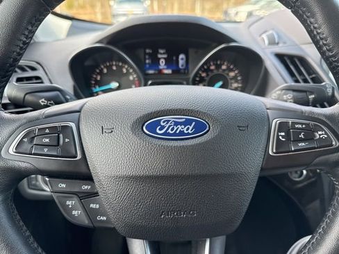 Used 2019 Ford Escape Titanium image 18
