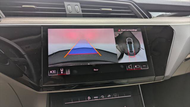 Used 2024 Audi Q8 e-tron Premium Plus AWD/4WD image 29