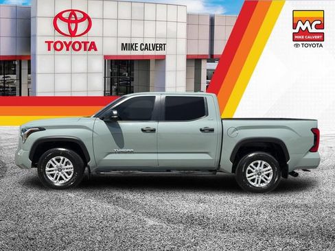 Used 2025 Toyota Tundra SR5 w/ SR5 Convenience Package AWD/4WD image 2