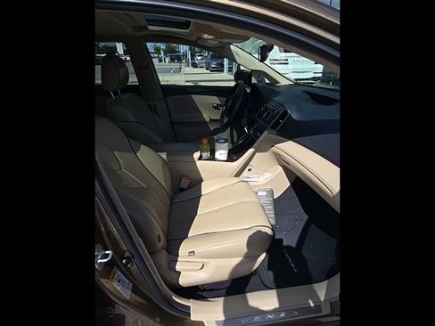 Used 2011 Toyota Venza w/ Convenience Pkg FWD image 12