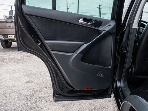 Used 2016 Volkswagen Tiguan SEL image 11