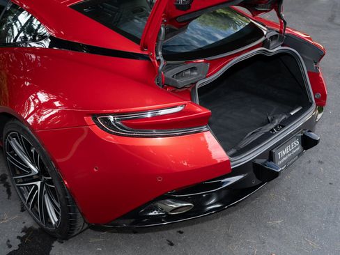 Used 2024 Aston Martin DB12 Coupe image 11