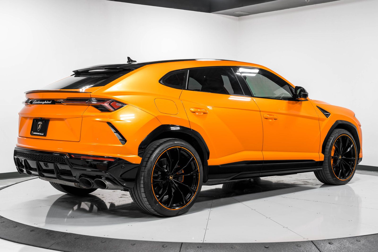 Used 2022 Lamborghini Urus AWD/4WD image 3
