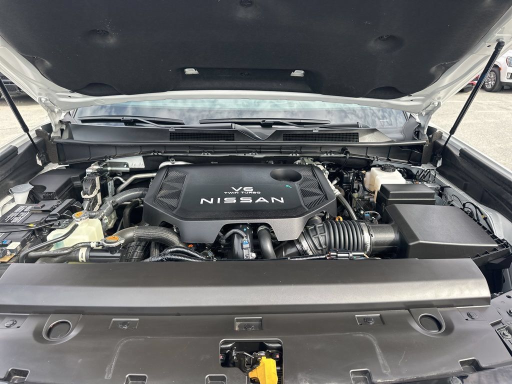 Used 2025 Nissan Armada PRO-4X AWD/4WD image 36