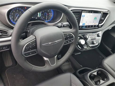 New 2026 Chrysler Pacifica Select image 18