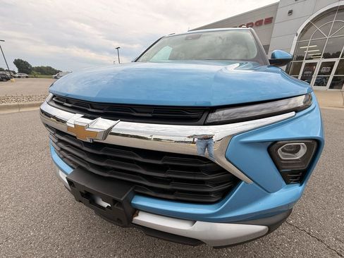 Used 2025 Chevrolet TrailBlazer LT AWD/4WD image 9