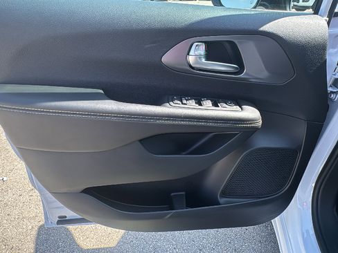 New 2026 Chrysler Voyager LX image 11