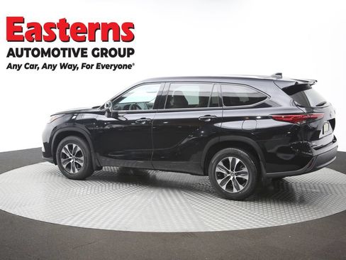 Used 2021 Toyota Highlander XLE AWD/4WD image 64