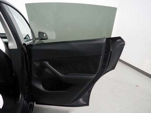 Used 2025 Tesla Model Y Long Range image 57