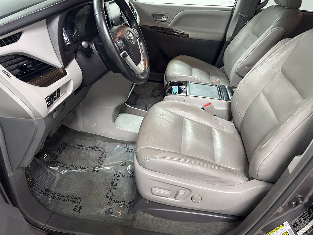 Used 2017 Toyota Sienna XLE w/ XLE Navigation Package FWD image 12