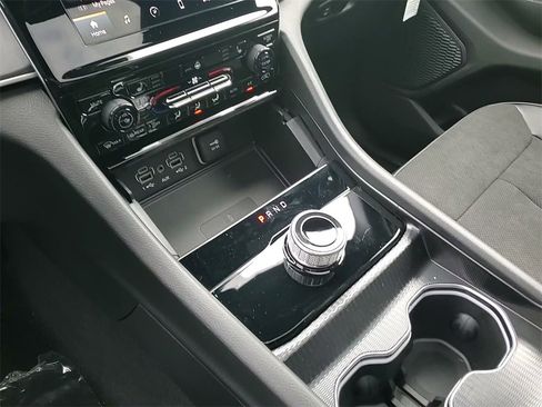 New 2025 Jeep Grand Cherokee Altitude image 32