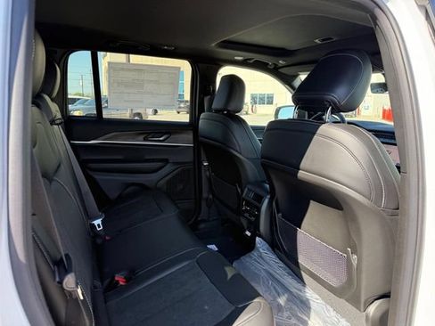 New 2026 Jeep Grand Cherokee Altitude AWD/4WD image 14