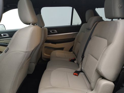 Used 2018 Ford Explorer XLT w/ Equipment Group 201A FWD image 18