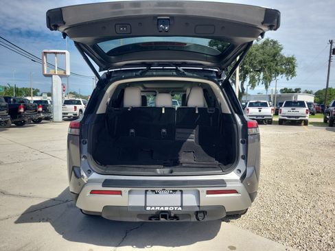 Used 2023 Nissan Pathfinder SL w/ SL Premium Package AWD/4WD image 10