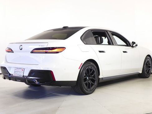 Used 2023 BMW 740i w/ Parking Assistance Package image 7