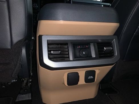 Used 2023 Ford F250 Lariat w/ Lariat Ultimate Package AWD/4WD image 22