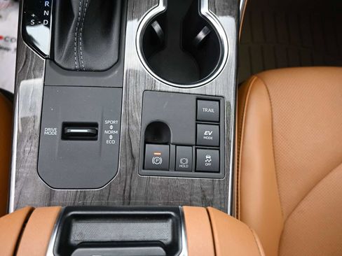 Used 2023 Toyota Highlander Platinum image 9