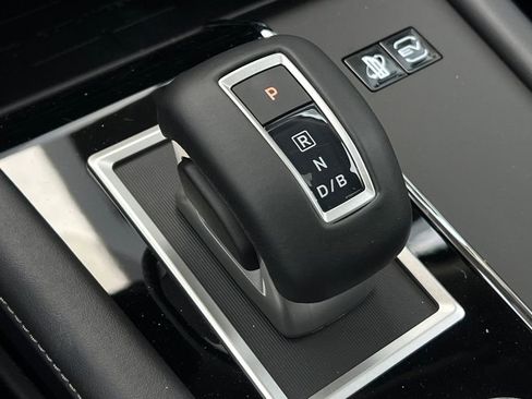 New 2025 Mitsubishi Outlander SE image 23