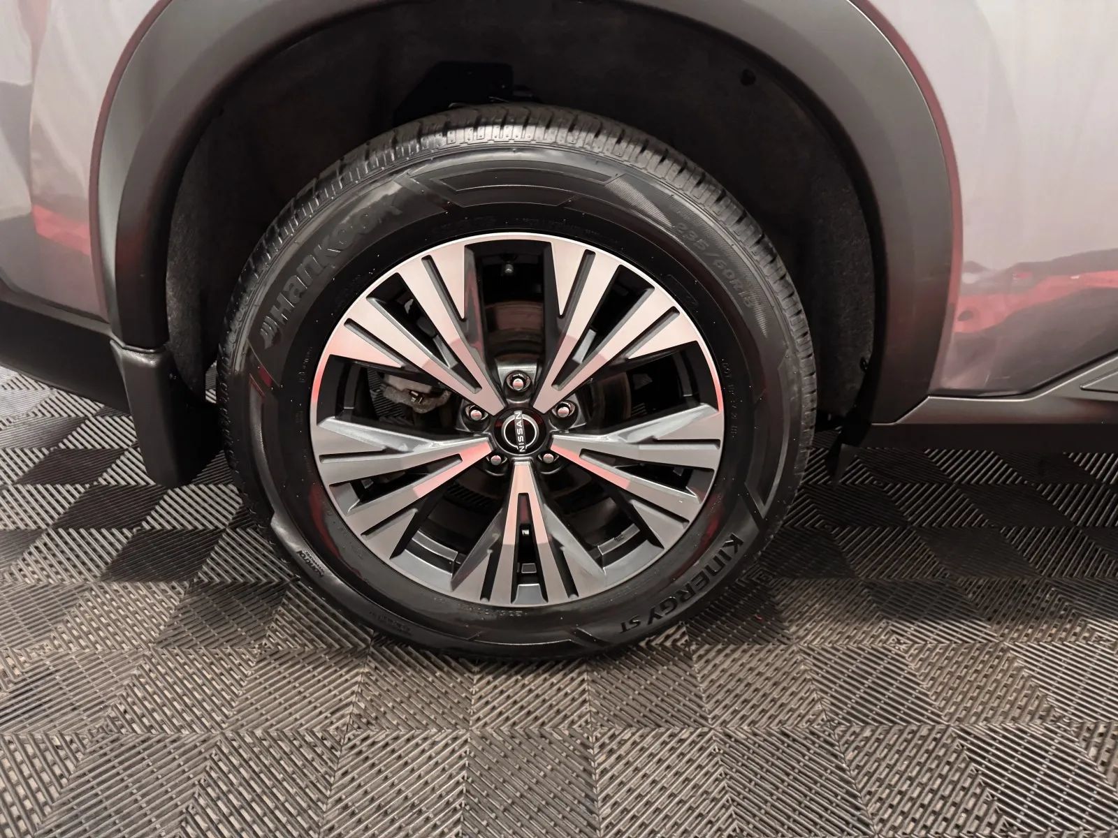 Used 2023 Nissan Rogue SV AWD/4WD image 16