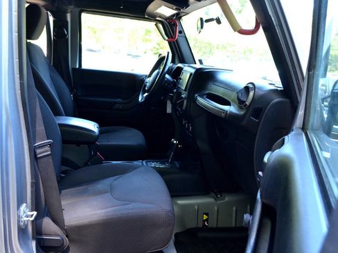 Used 2017 Jeep Wrangler Unlimited Sport w/ Connectivity Group AWD/4WD image 17