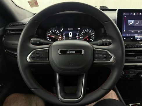 Used 2025 Jeep Compass Trailhawk AWD/4WD image 25