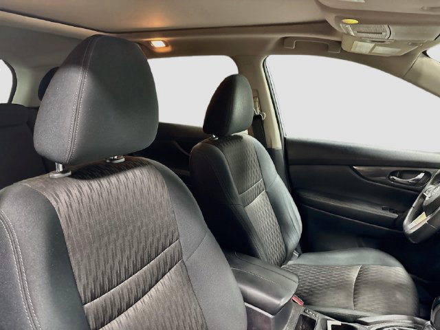 Used 2017 Nissan Rogue SV AWD/4WD image 16