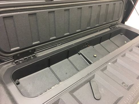 Used 2025 Chevrolet Colorado Z71 w/ Technology Package image 19