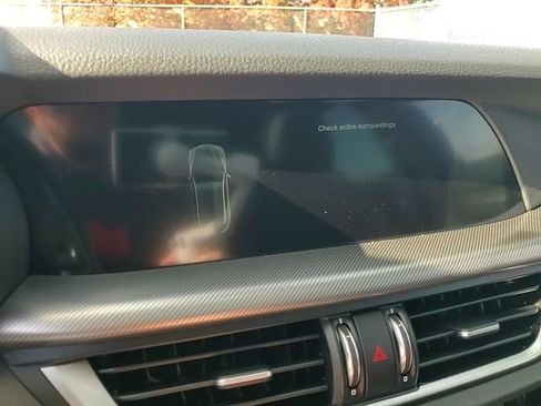 Used 2022 Alfa Romeo Stelvio Veloce image 21