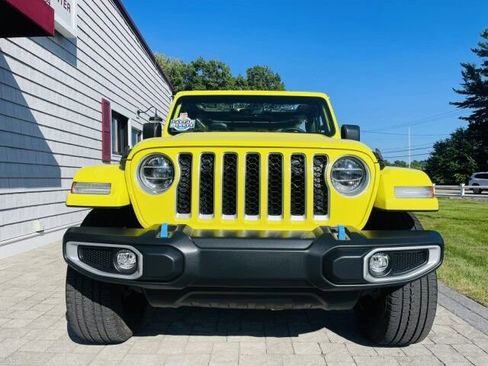 Used 2022 Jeep Wrangler Unlimited Sahara w/ Cold Weather Group AWD/4WD image 4