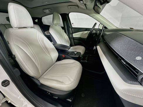 Used 2021 Ford Mustang Mach-E Premium RWD image 31