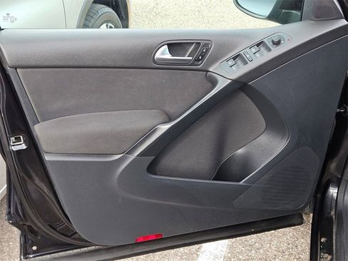 Used 2018 Volkswagen Tiguan Limited w/ Premium Package image 14