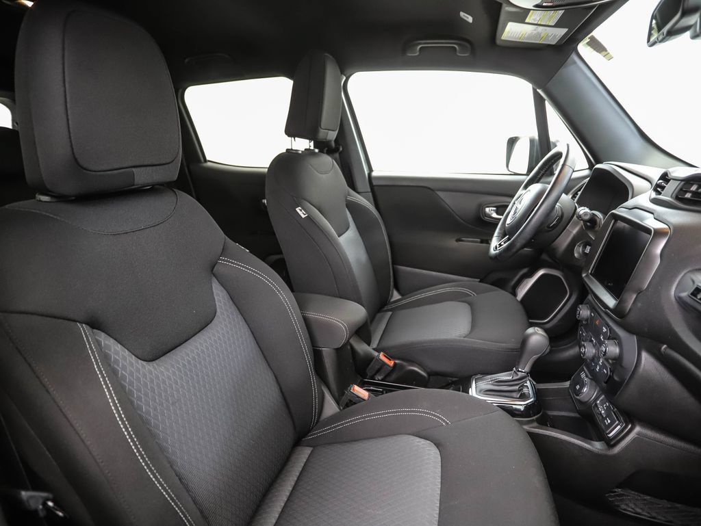 Used 2021 Jeep Renegade Latitude AWD/4WD image 31