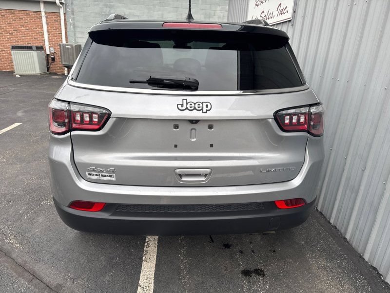 Used 2022 Jeep Compass Limited AWD/4WD image 10