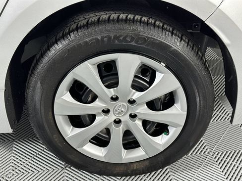 Used 2025 Toyota Corolla LE FWD image 10