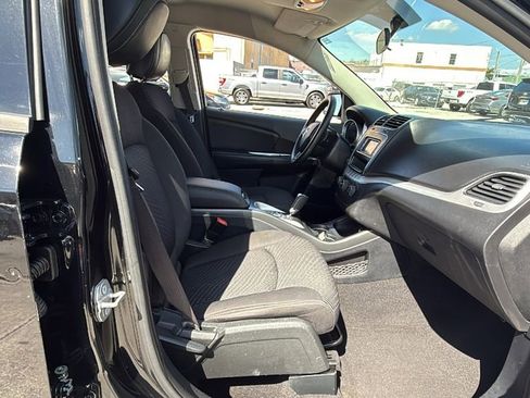 Used 2017 Dodge Journey SXT w/ Comfort/Convenience Group image 39