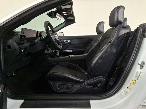 Used 2024 Ford Mustang Convertible RWD image 15