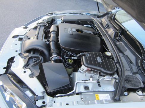 Used 2013 Jaguar XF RWD image 14