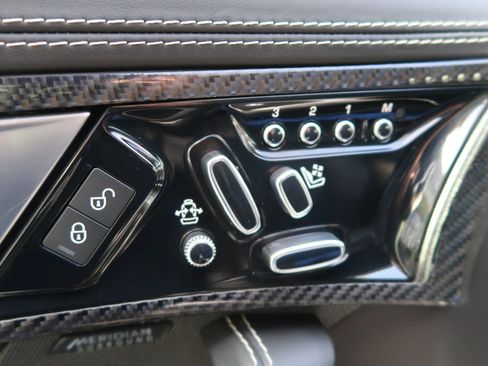 Used 2016 Jaguar F-TYPE R image 22