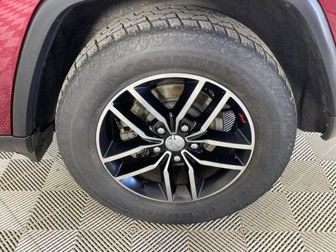 Used 2017 Jeep Grand Cherokee Trailhawk AWD/4WD image 18