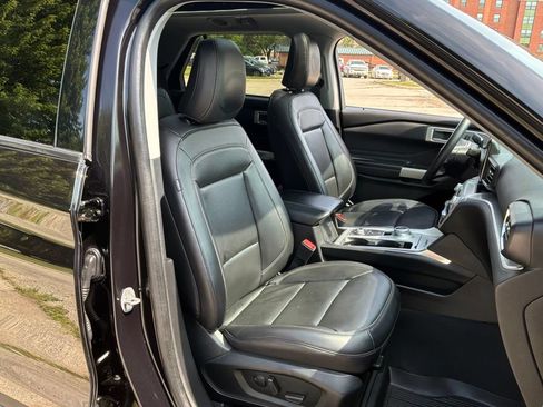 Used 2023 Ford Explorer XLT w/ Equipment Group 202A AWD/4WD image 50