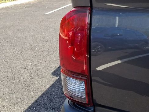 Used 2020 Toyota Tacoma SR image 27