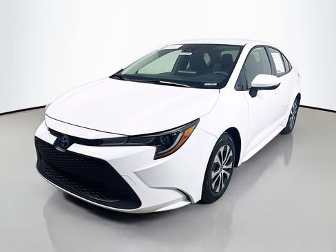 Used 2022 Toyota Corolla LE image 3